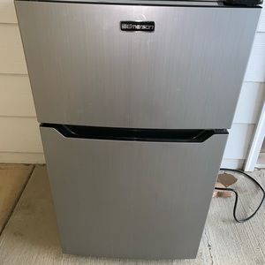 Emerson 3.5 cubic foot Mini Refrigerator/freezer
